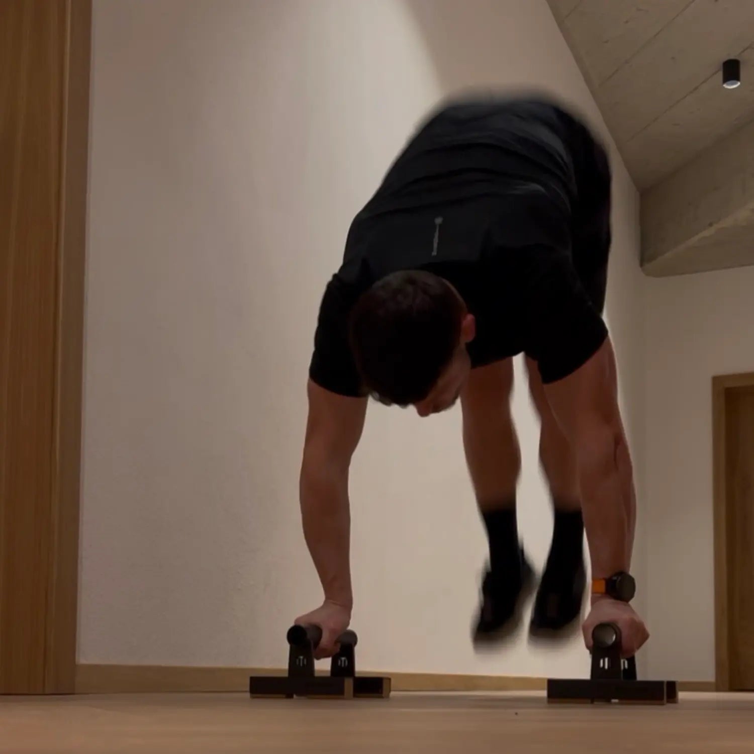 The Minimal Home Gym: Train Everything With Almost Nothing - MARMATI