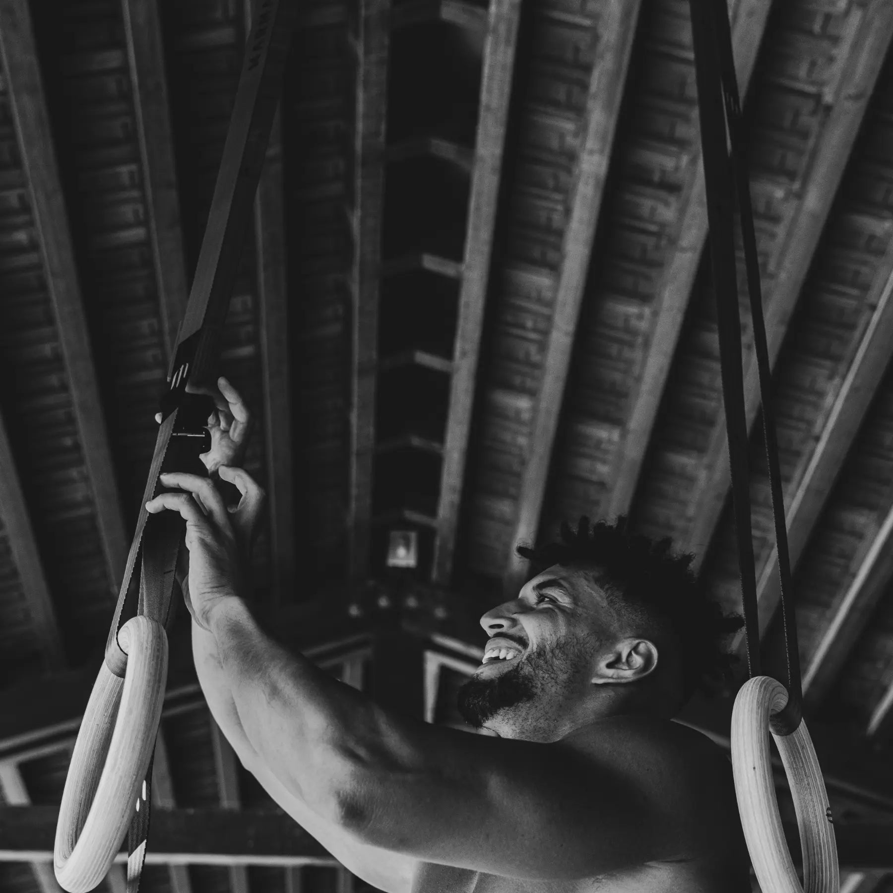 Quick-release buckle on gymnastic rings for fast setup